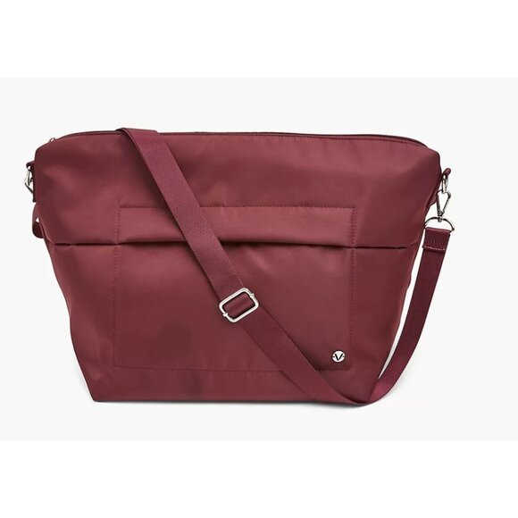 NWT LIVI GYM BAG MAROON ZIPPER TOP SNAP FRONT PICKETS ADJUSTABLE REMOVABLE STRAP - Picture 1 of 2